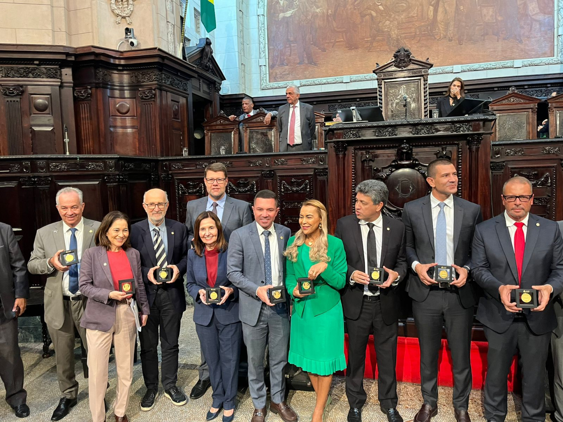 Deputados recebem a Medalha do Centenário - DIvulgação
