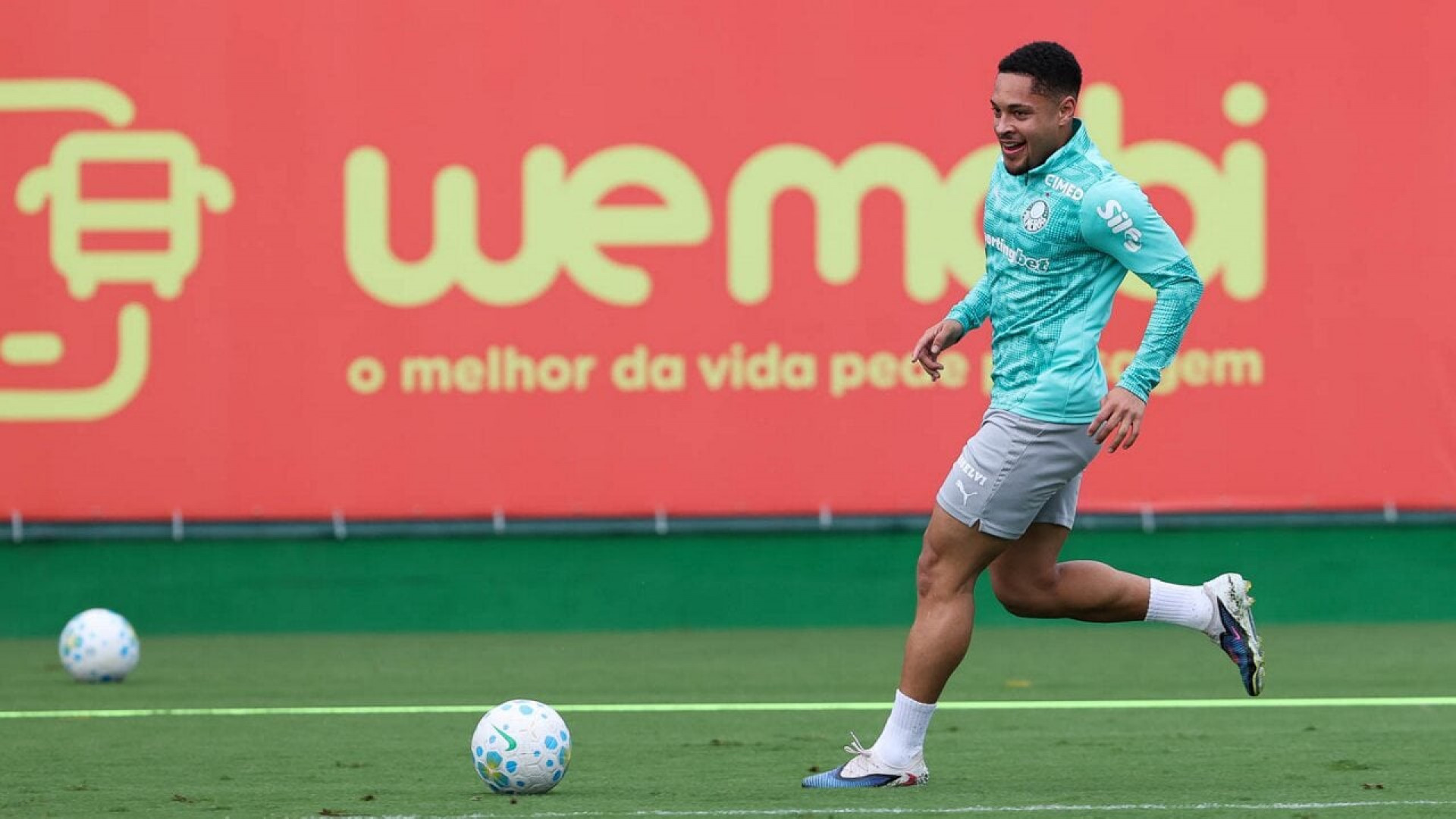 Vitor Roque d&aacute; in&iacute;cio a cronograma espec&iacute;fico de recupera&ccedil;&atilde;o no Palmeiras