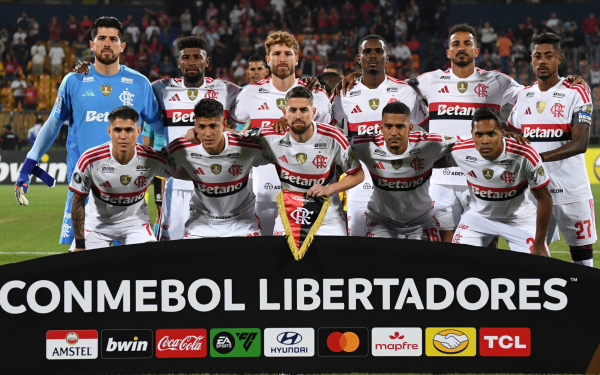Jogadores do Flamengo posam para foto antes do jogo contra o Independiente Medellín
