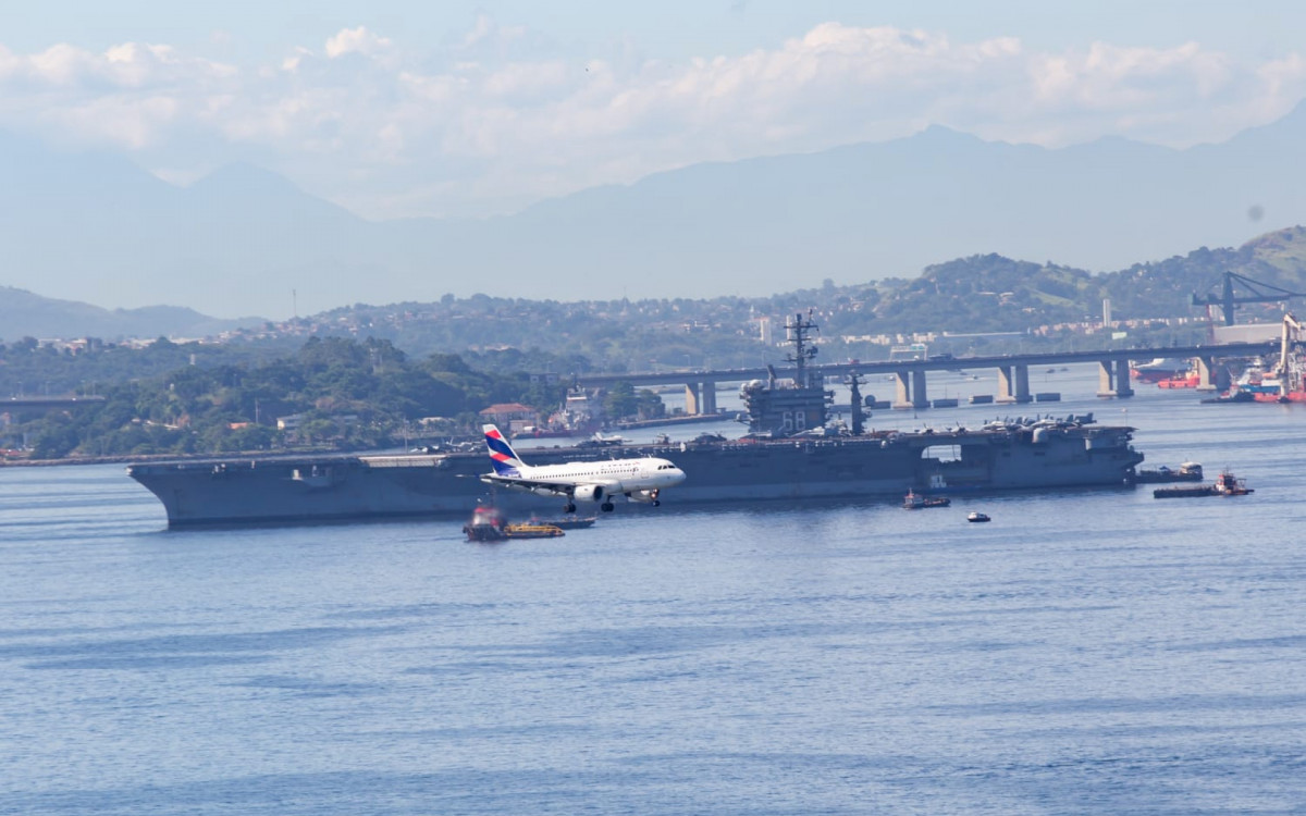 Porta-aviões dos EUA ao Rio para exercícios