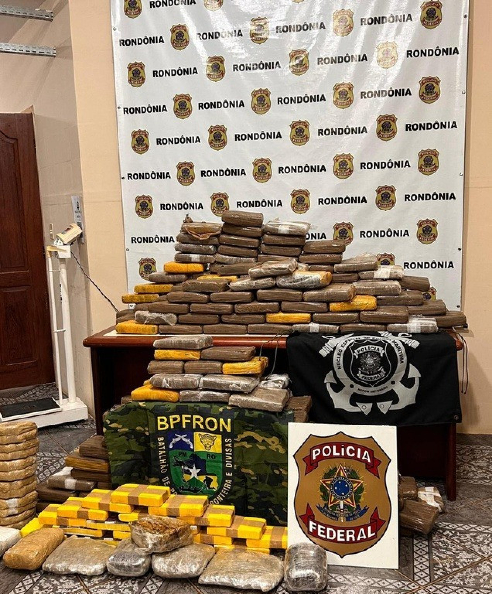 Forças de segurança apreendem cerca de 300 kg de drogas na fronteira entre Brasil e Bolívia