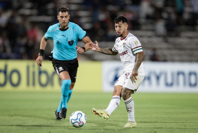 Acosta surpreende e atua por 90 minutos em partida do Fluminense pela Libertadores