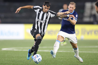 Pouco utilizado, Villalba ganha elogios de Franclim Carvalho no Botafogo