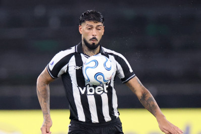 Barboza volta a falar em tom de despedida, mas reforça compromisso com o Botafogo: 'Coração aqui'