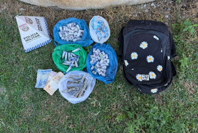 Cerco da PM termina com prisão de suspeito e apreensão de drogas em Rio das Ostras