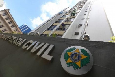 Polícia Civil fecha fábrica de linha chilena e prende homens em flagrante