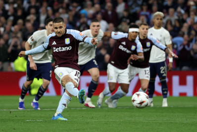 Aston Villa e Freiburg vencem e vão decidir título da Liga Europa