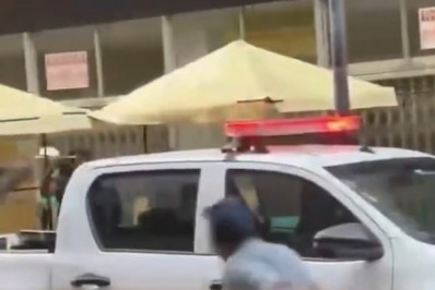 Vídeo: ação da Seop termina com camelôs presos e agentes feridos no Centro do Rio