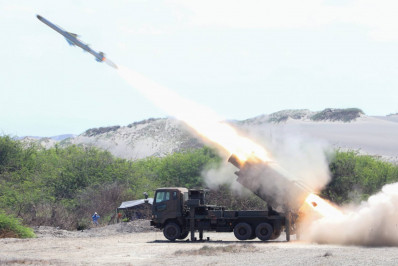 Japão lança mísseis durante exercícios militares e irrita China
