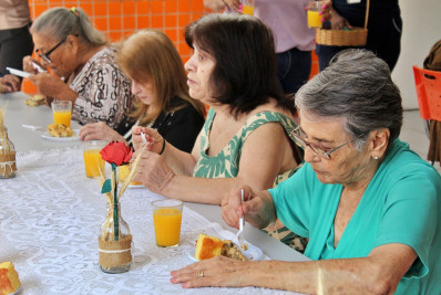 Centro-Dia para Idosos com Alzheimer promove Chá das Mães com atividades de cozinha afetiva