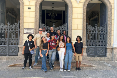 Secretaria da Juventude de Volta Redonda leva jovens do Cras Monte Castelo ao Espaço Cultural da Marinha, no Rio de Janeiro