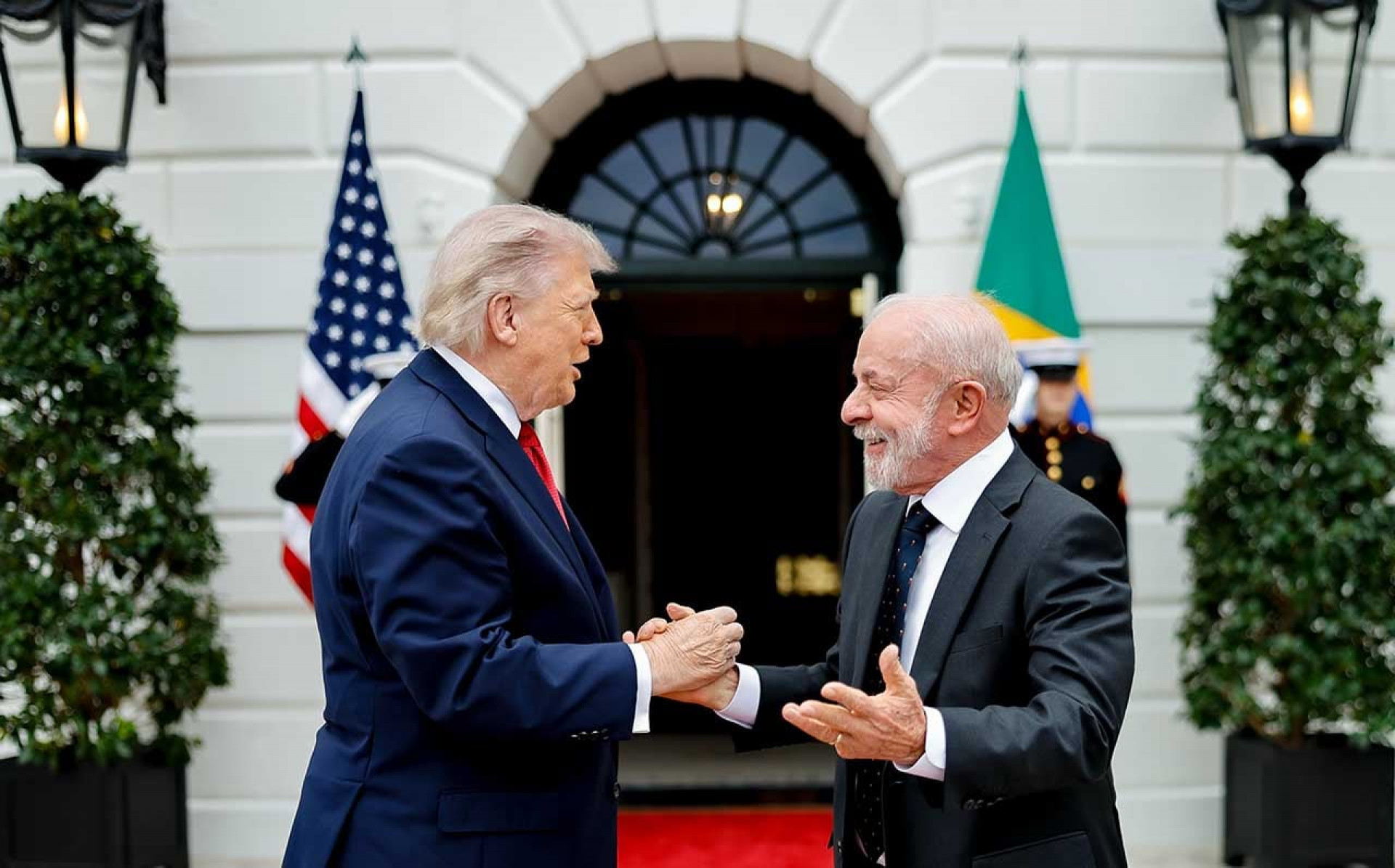 Lula brinca e pede que Trump n&atilde;o anule visto de jogadores do Brasil para a Copa