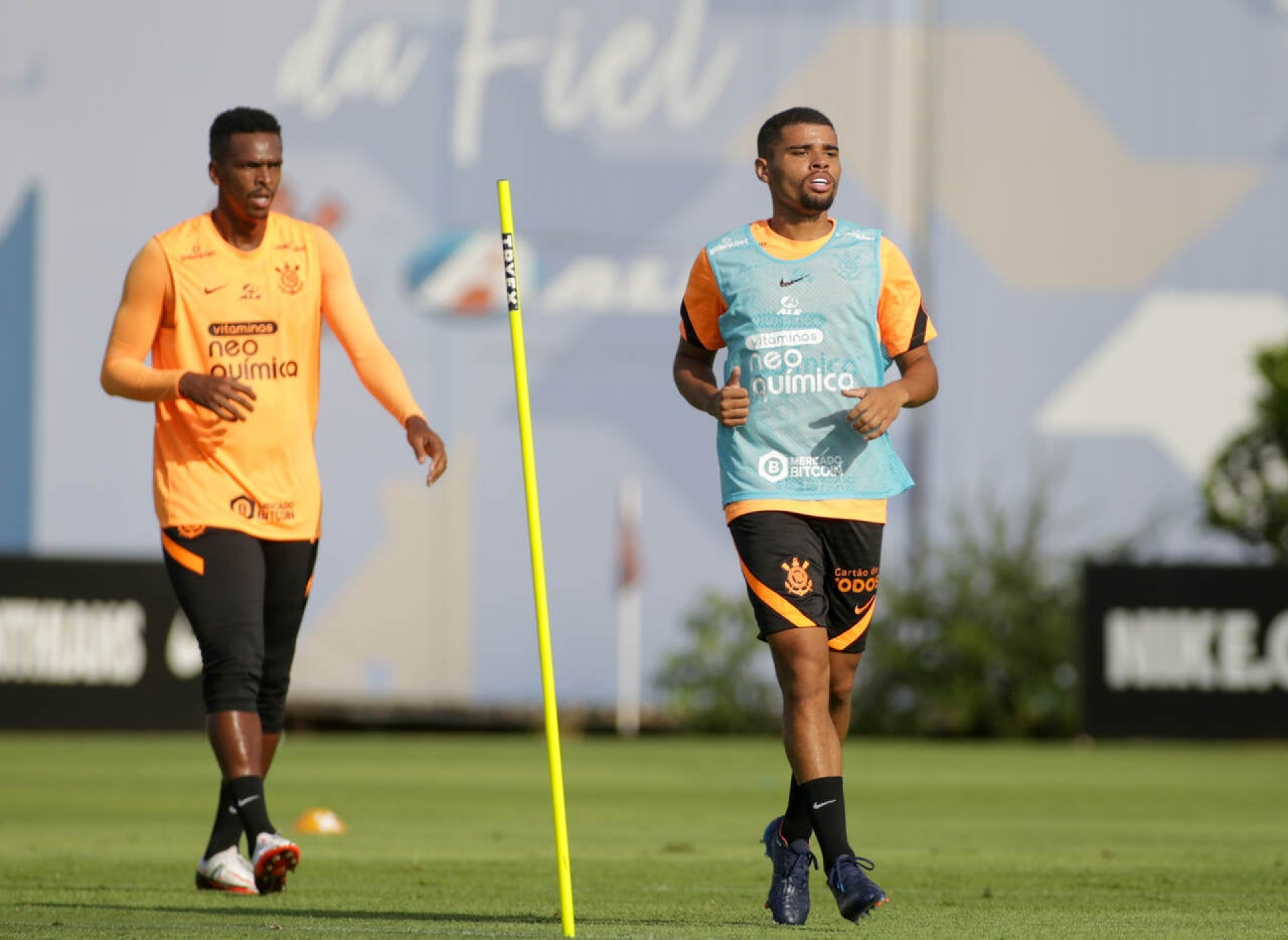 Justi&ccedil;a condena Corinthians a pagar mais de R$ 3 milh&otilde;es a ex-lateral