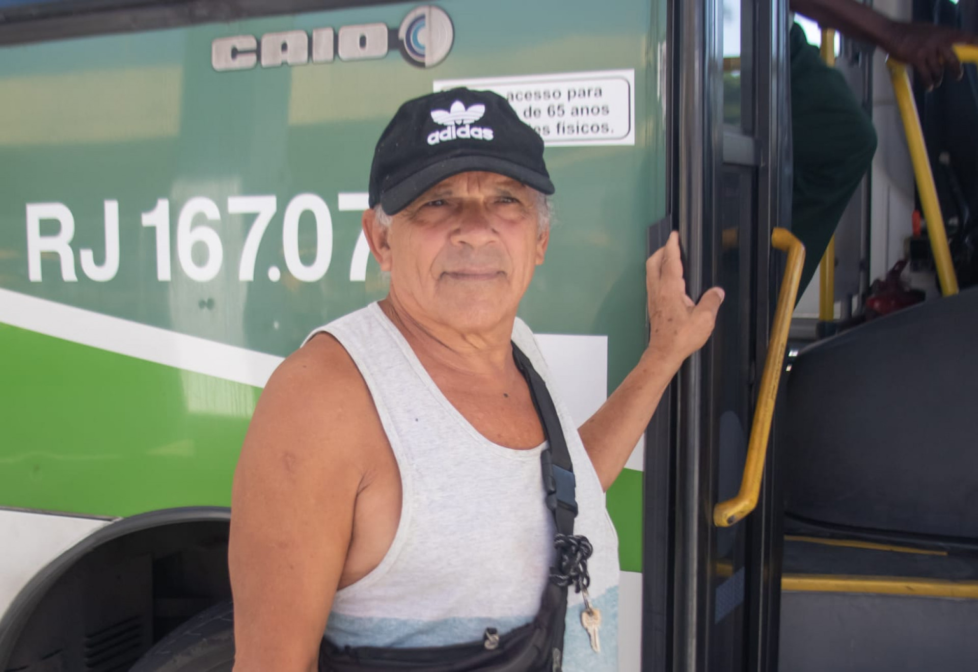 Aposentado, Geraldo Werneck elogiou a qualidade dos novos ônibus: 'Ótimo e rápido' - Érica Martin / Agência O Dia