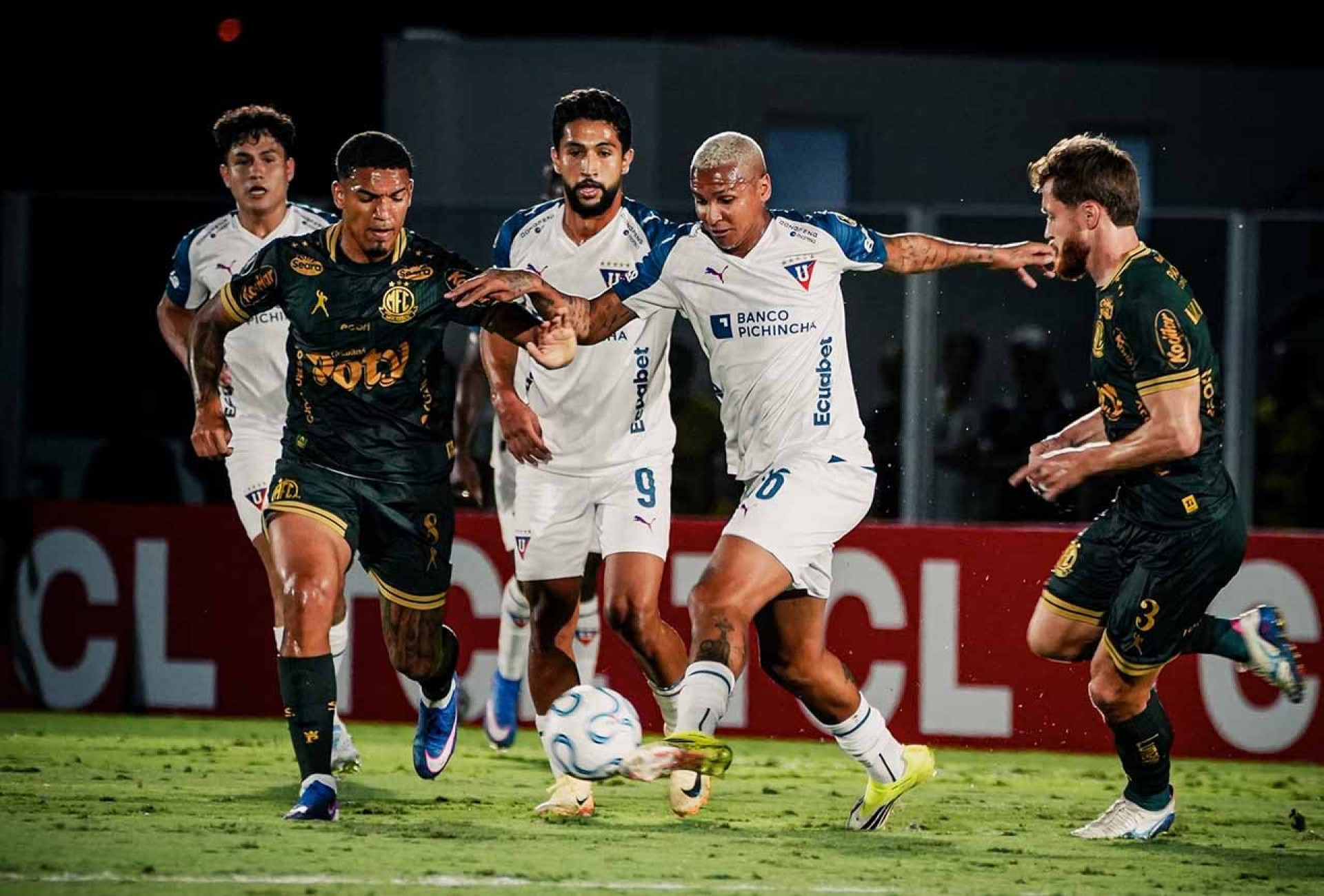 Mirassol domina LDU e assume ponta do grupo na Libertadores