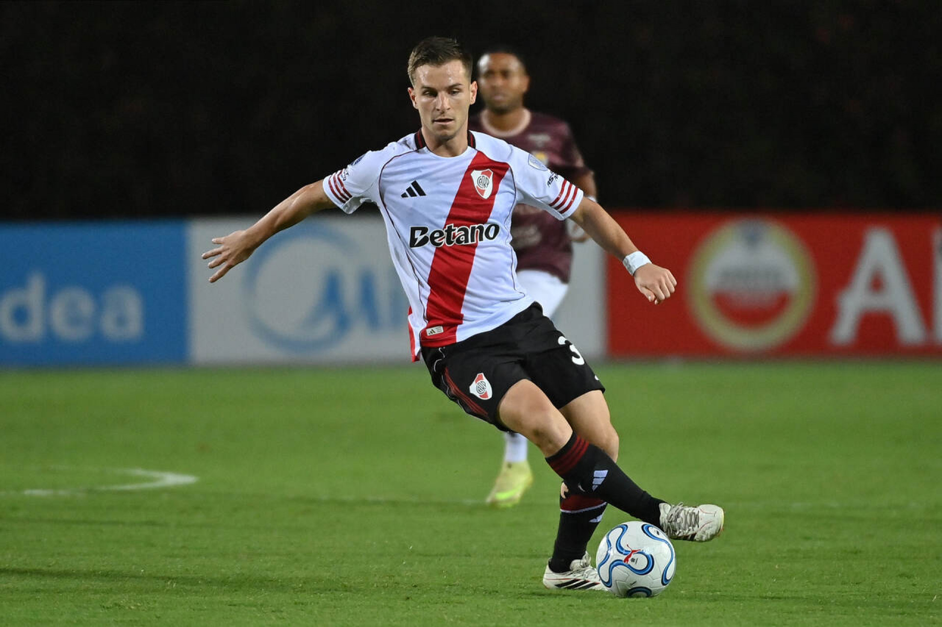 Em jogo cheio de reviravoltas, River Plate vence o Carabobo na Venezuela