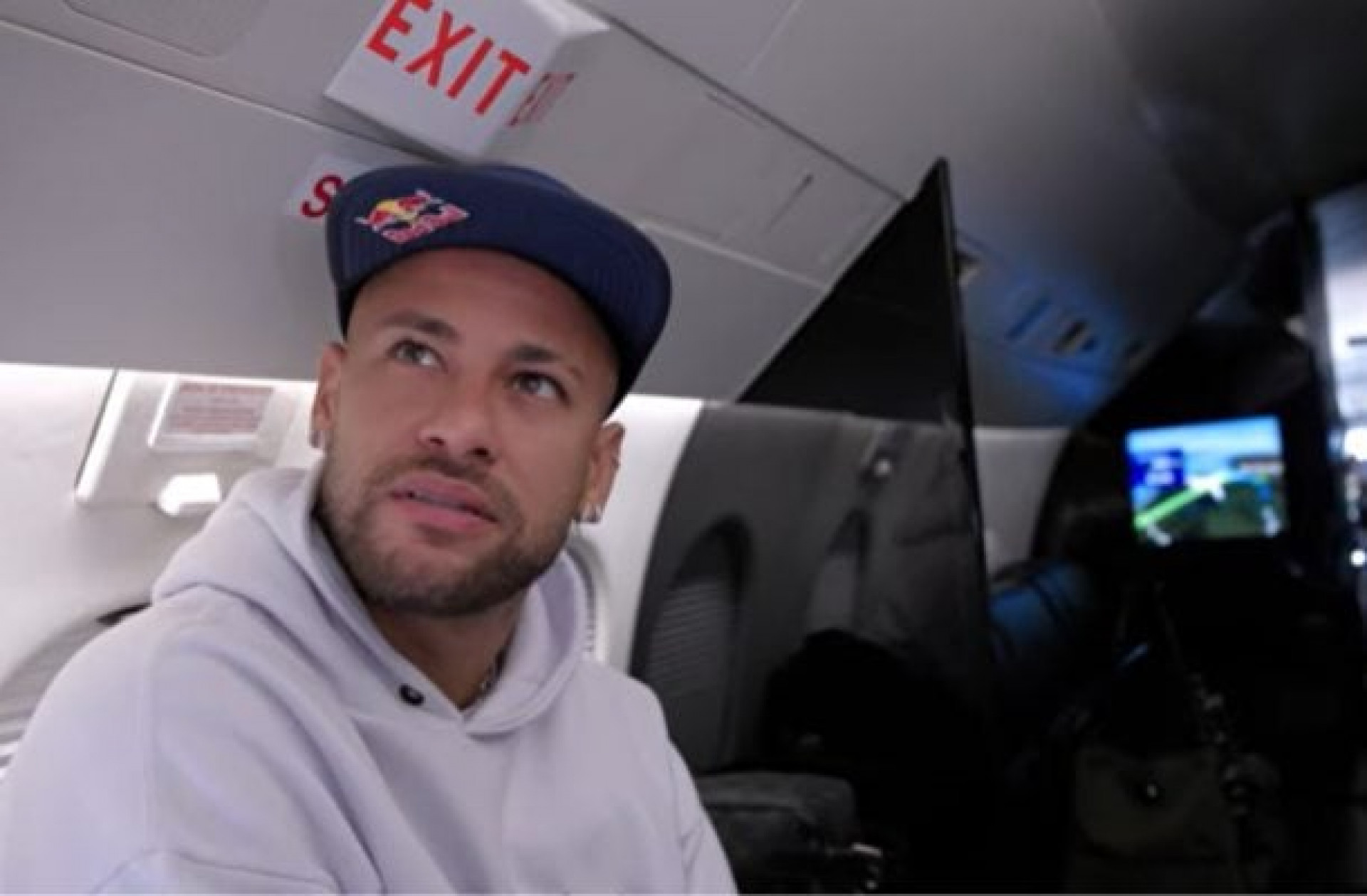 Veja! “Par&ccedil;as” do Santos ganham carona em jatinho de Neymar e viram destaque no Youtube