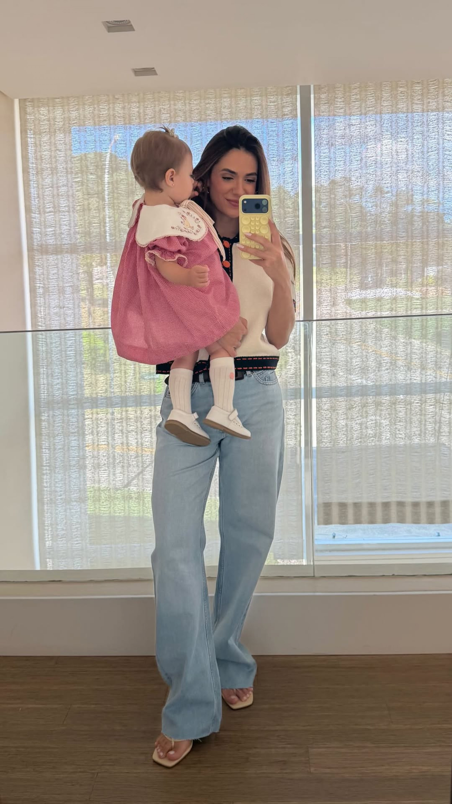 Jade Magalh&atilde;es posou com a filha Serena - Reprodu&ccedil;&atilde;o/Instagram 