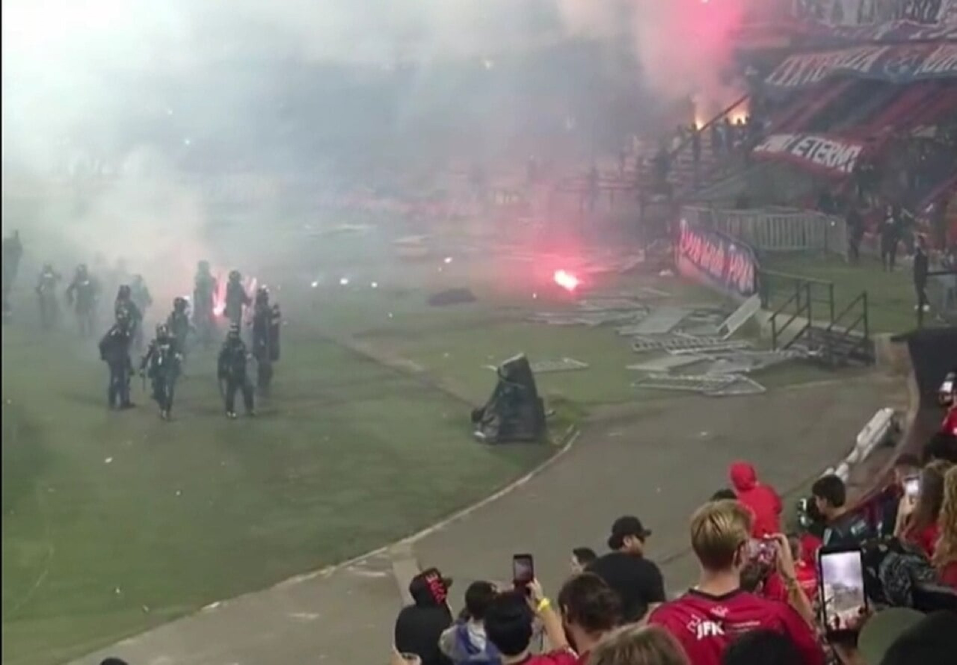 Jorginho tranquiliza torcida do Flamengo ap&oacute;s paralisa&ccedil;&atilde;o de jogo na Libertadores