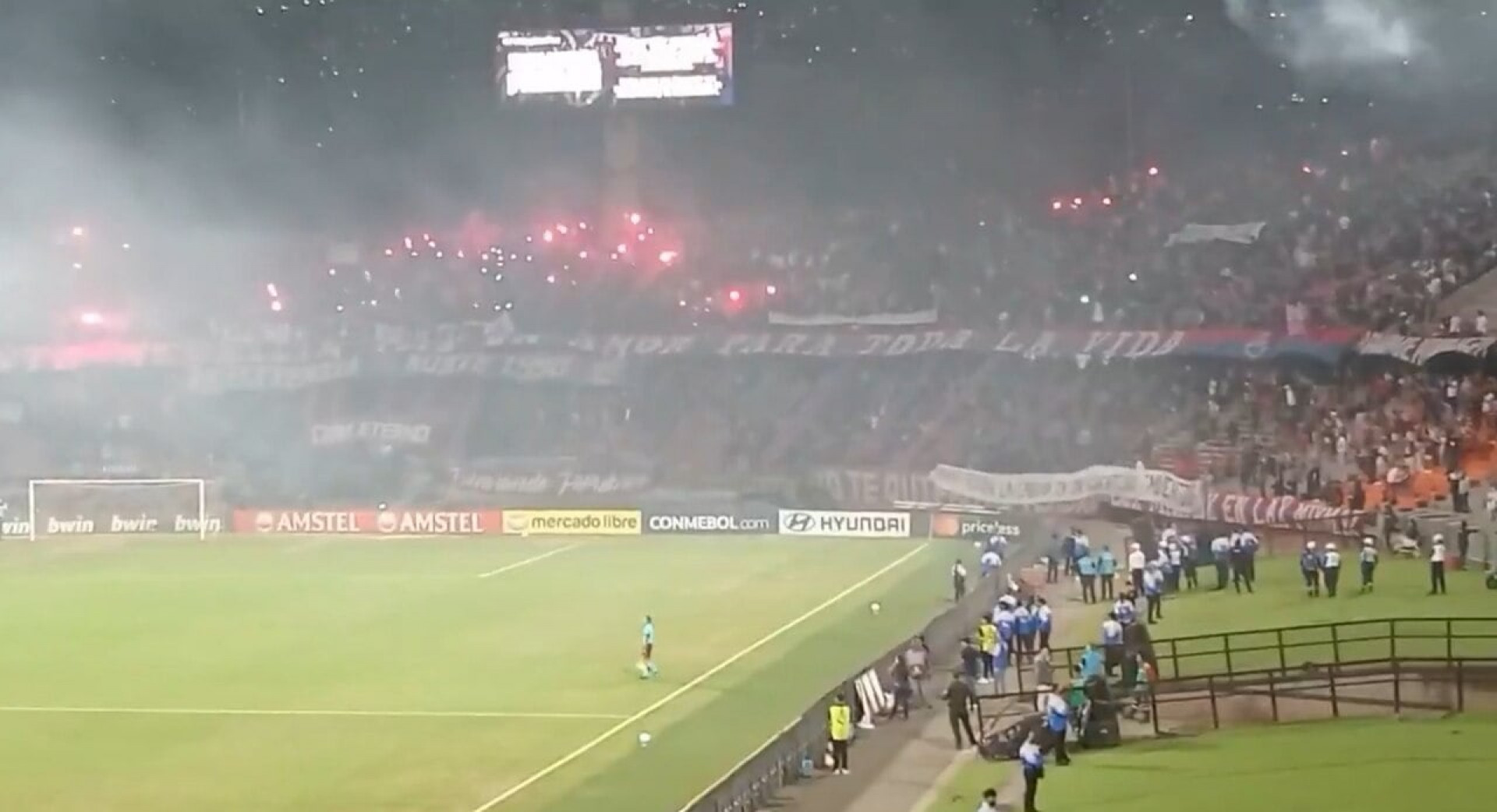 V&iacute;deo: veja o momento em que Medell&iacute;n x Flamengo &eacute; interrompido