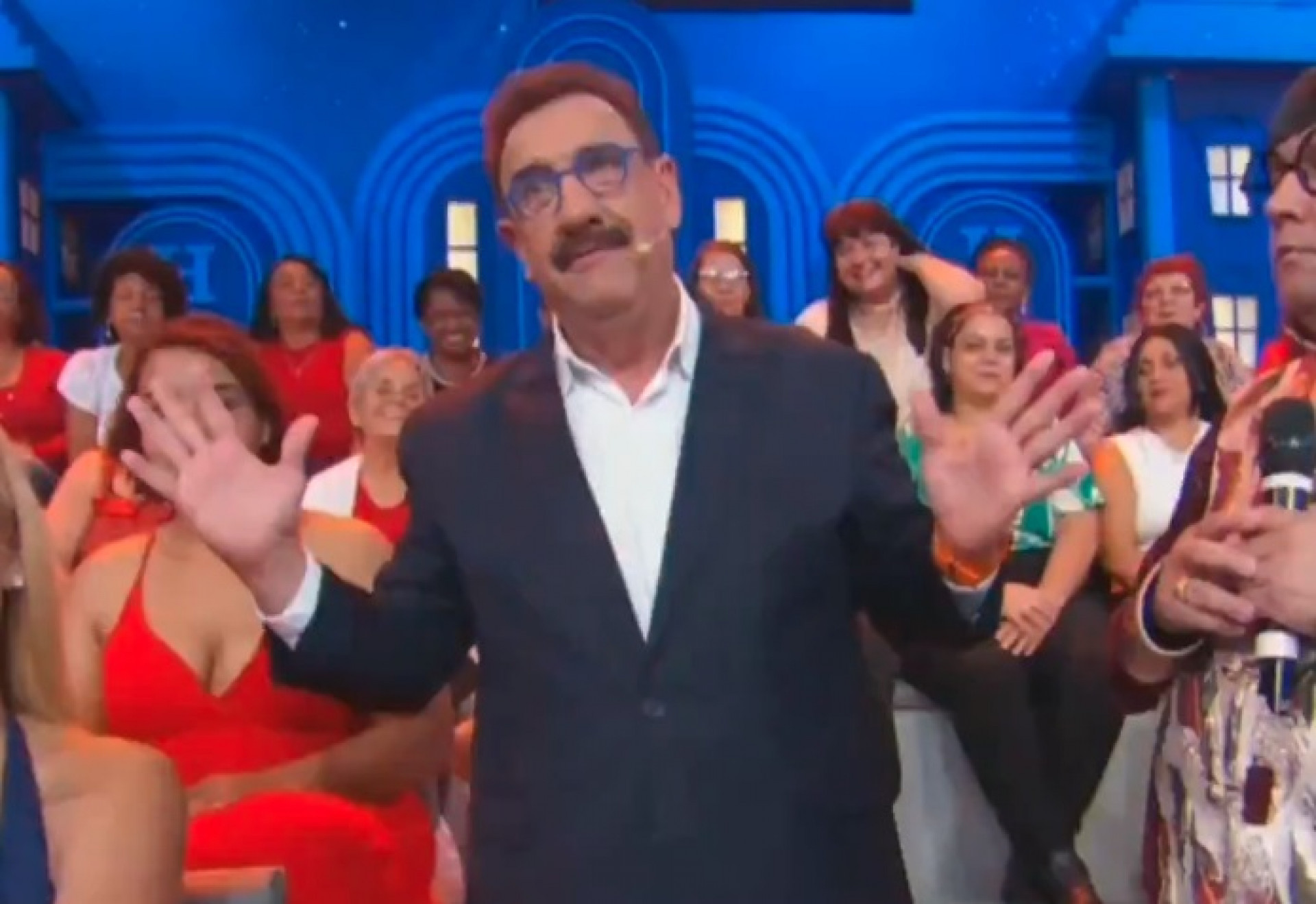 Vídeo: Ratinho faz comentário homofóbico em programa e é alvo de críticas