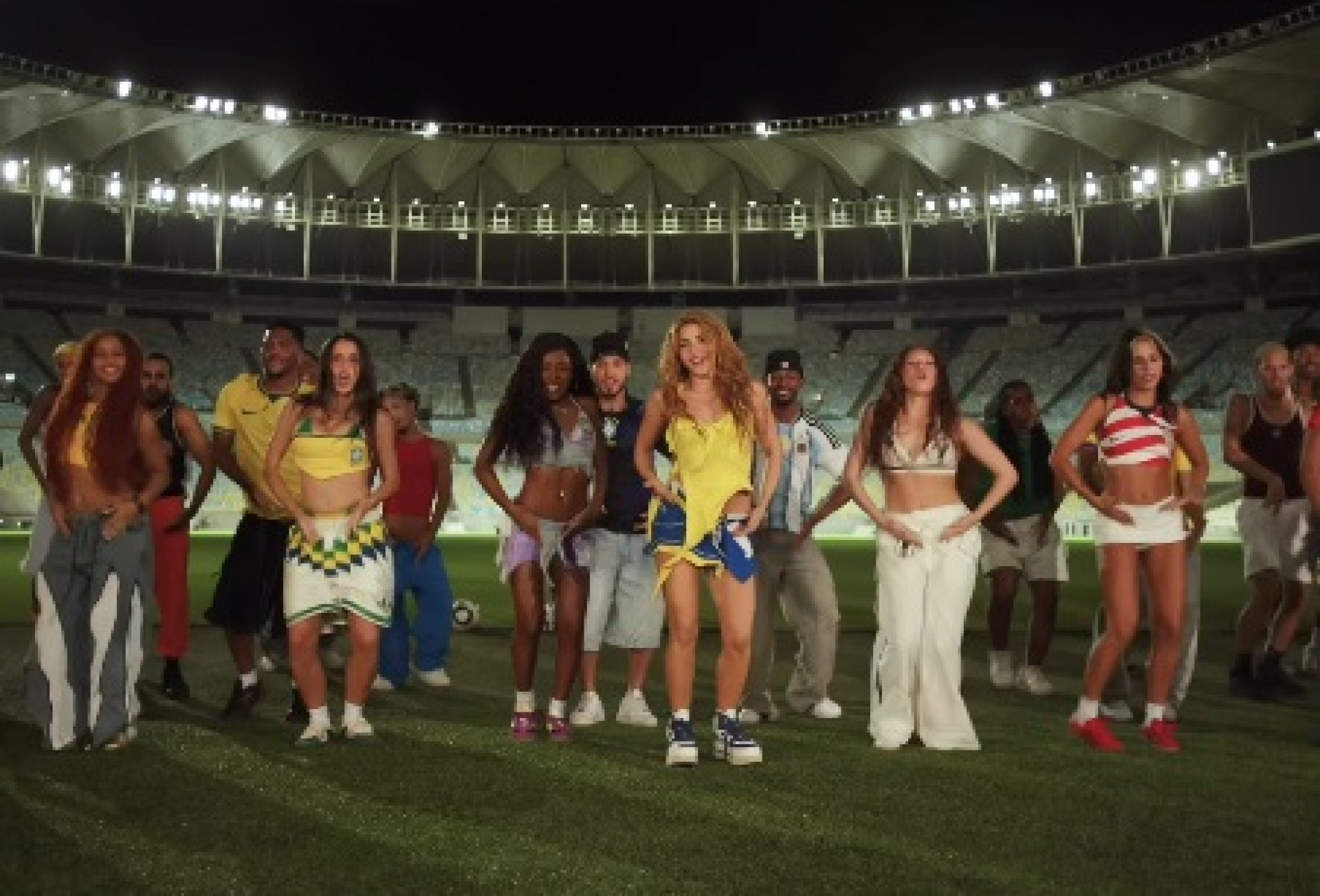Vídeo com previa da música foi gravado no estádio do Maracanã - Reprodução de Vídeo