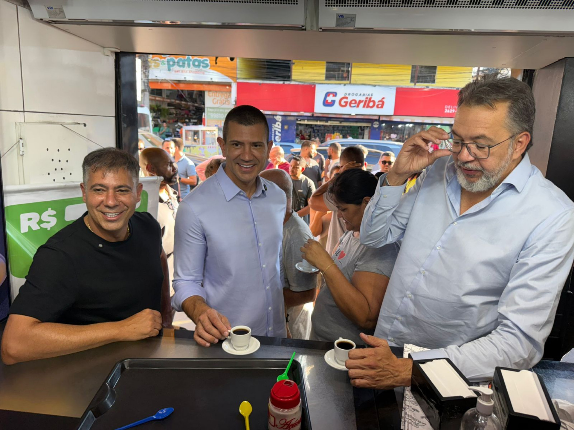 Douglas Ruas sobe o tom e defende direito de assumir o governo