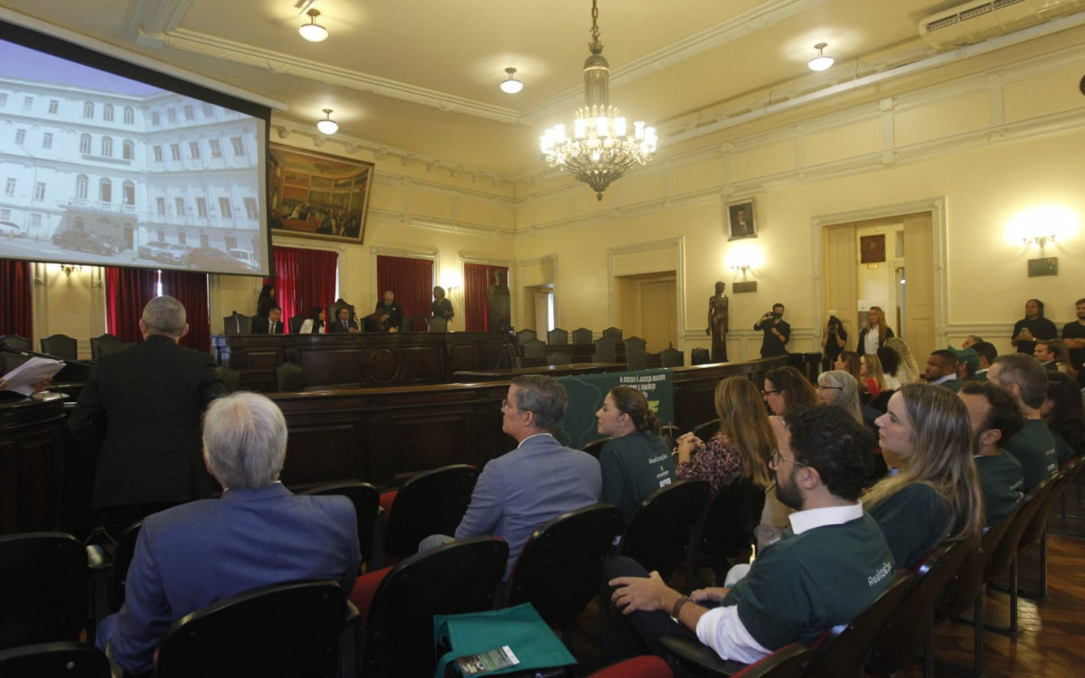Lançamento aconteceu no prédio da Faculdade Nacional de Direito