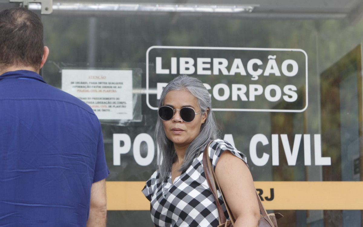 Viúva de Fabiano esteve no IML do Centro para realizar a liberação do corpo - Reginaldo Pimenta/Agência O DIA