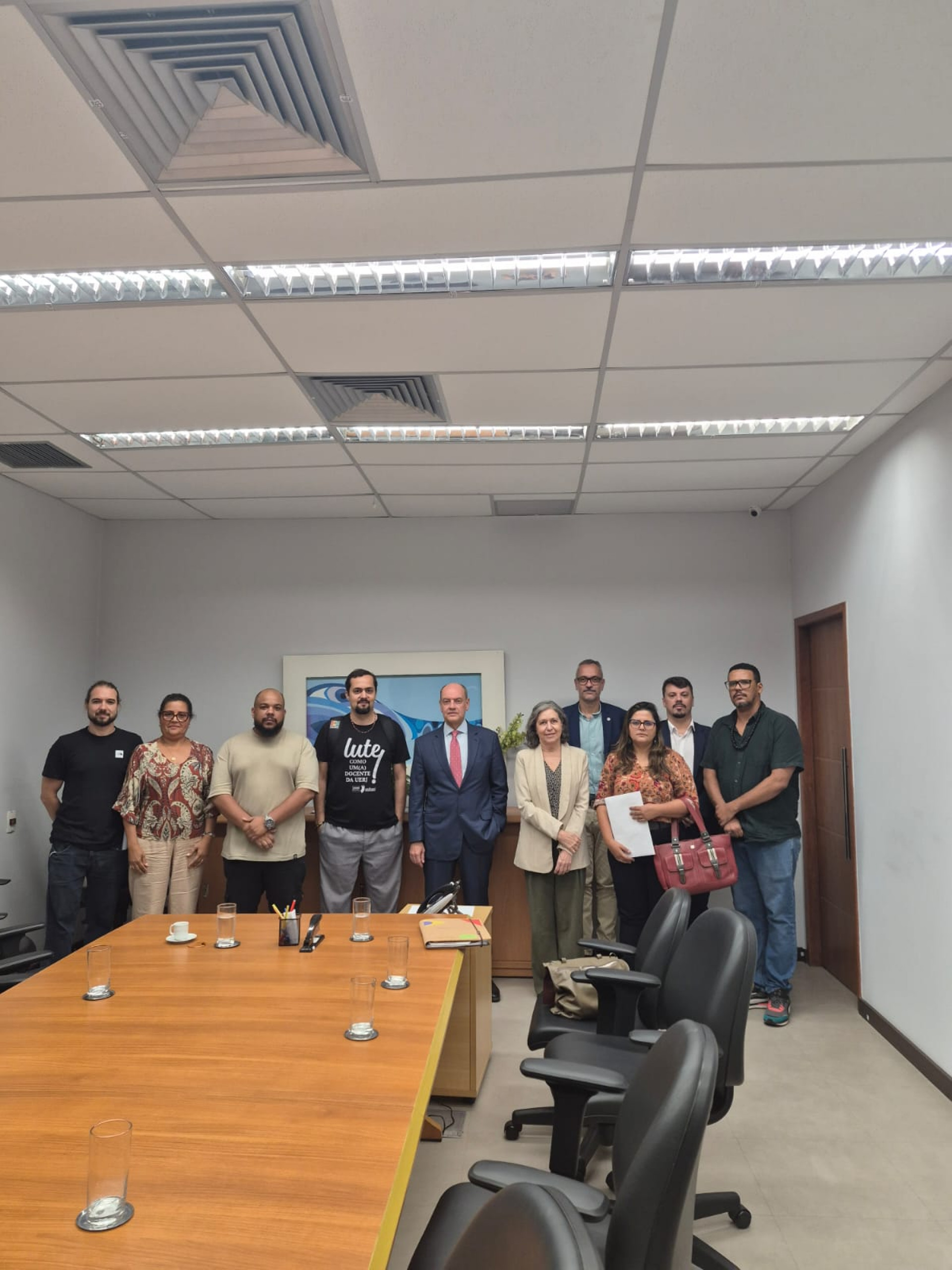 Reunião entre governo e grevistas da Uerj termina com promessa de reajuste no auxílio alimentação