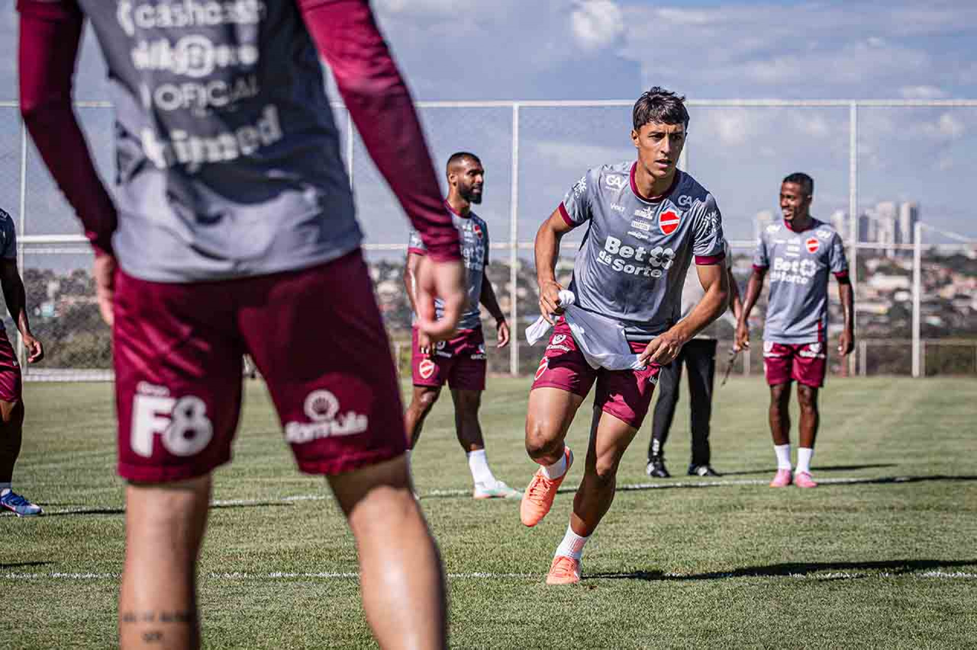 Goi&aacute;s x Vila Nova: Onde assistir, escala&ccedil;&otilde;es e arbitragem