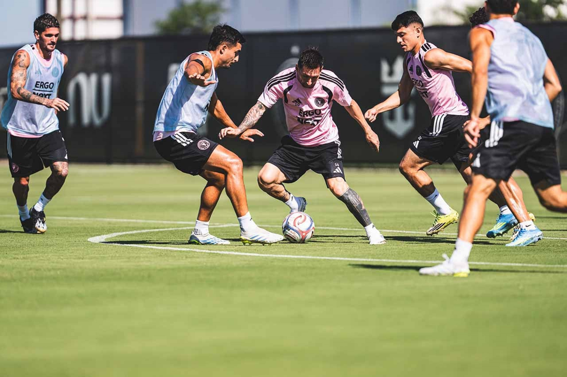 Messi fala sobre Copa de 2026, Neymar e rivalidade com Cristiano Ronaldo