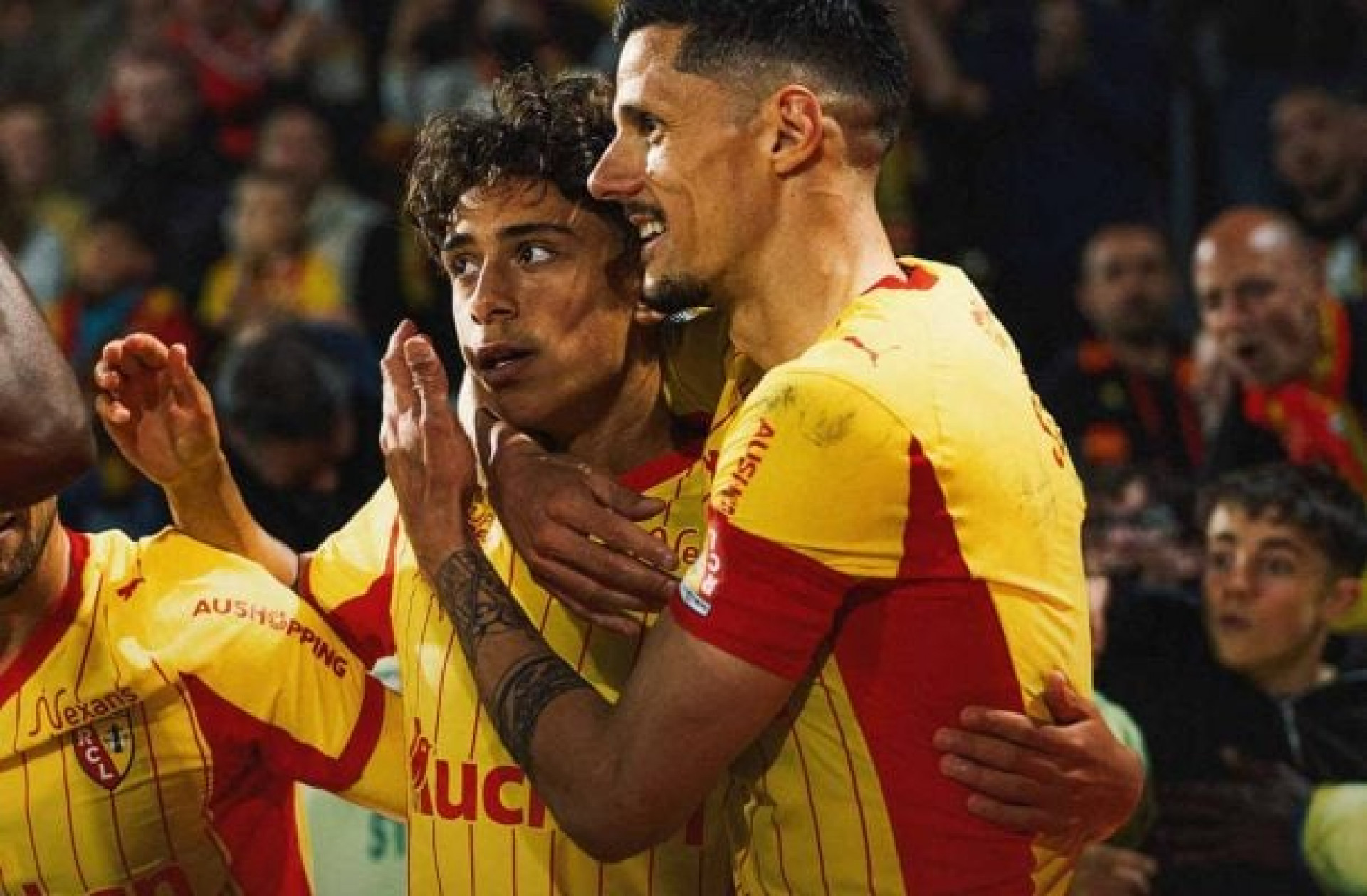Lens vence Nantes, garante vaga na Champions e segue vivo na briga pelo t&iacute;tulo franc&ecirc;s