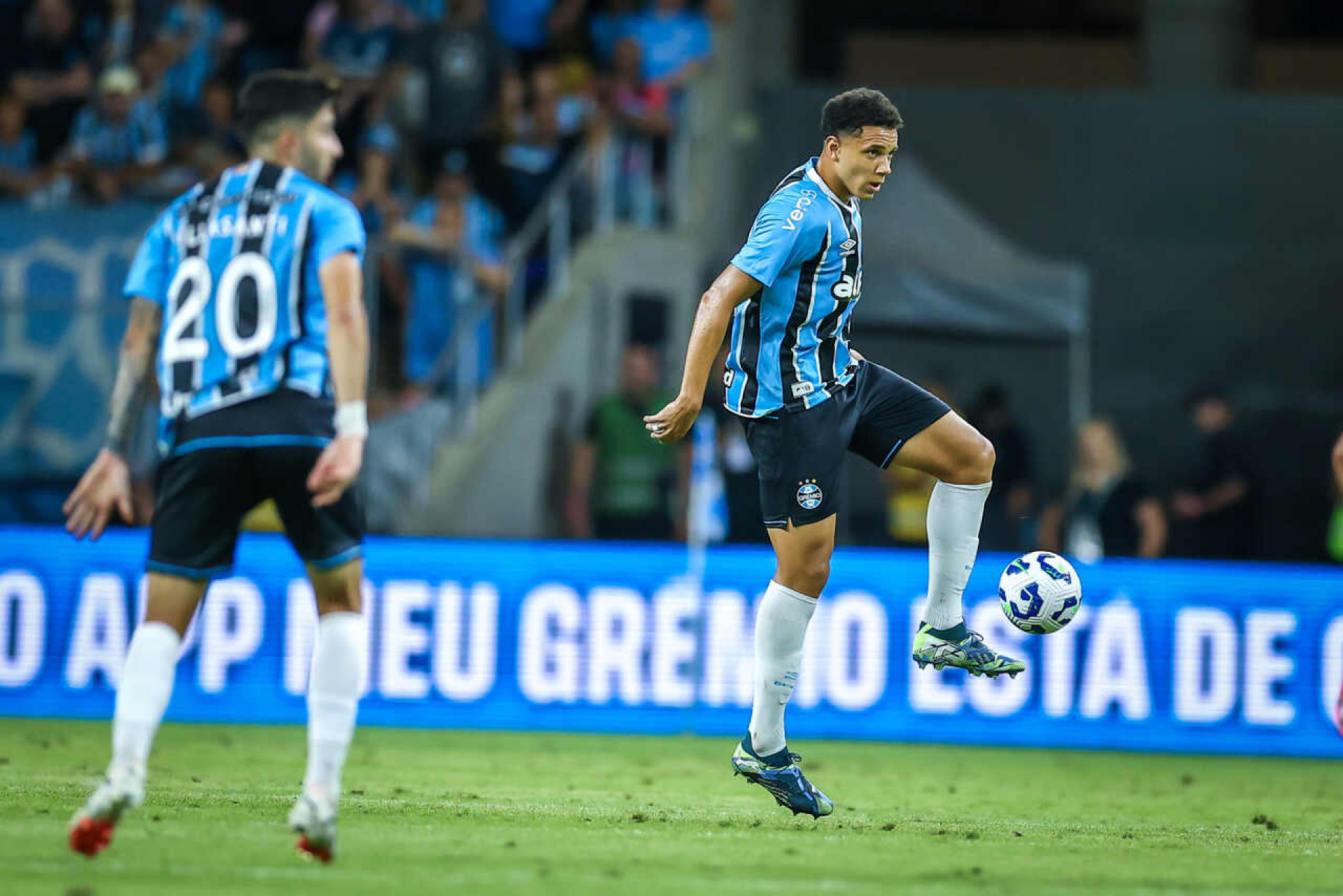 Gr&ecirc;mio tem a volta de dois titulares para enfrentar o Flamengo