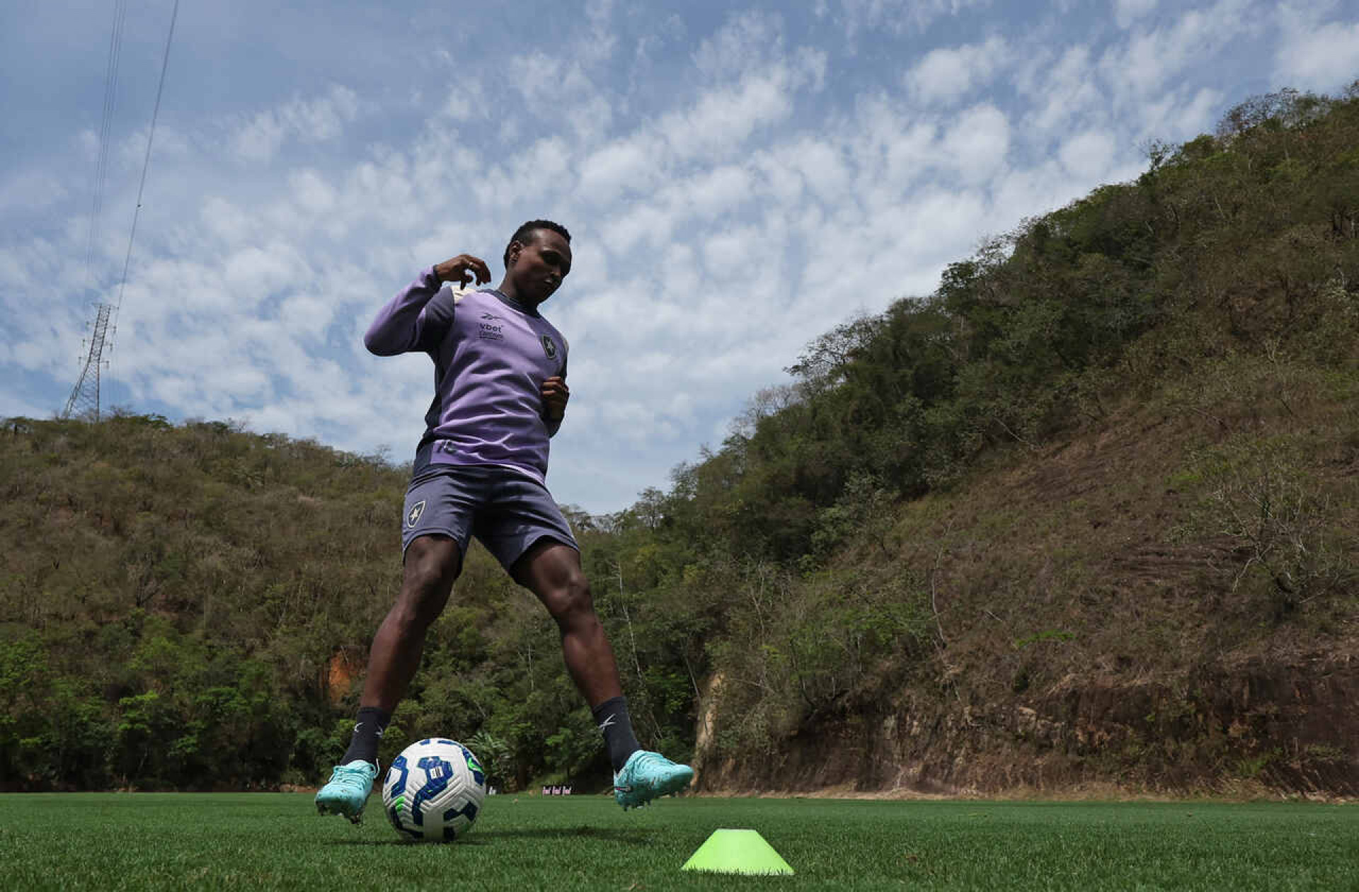 Nathan Fernandes fica pr&oacute;ximo de retorno no Botafogo