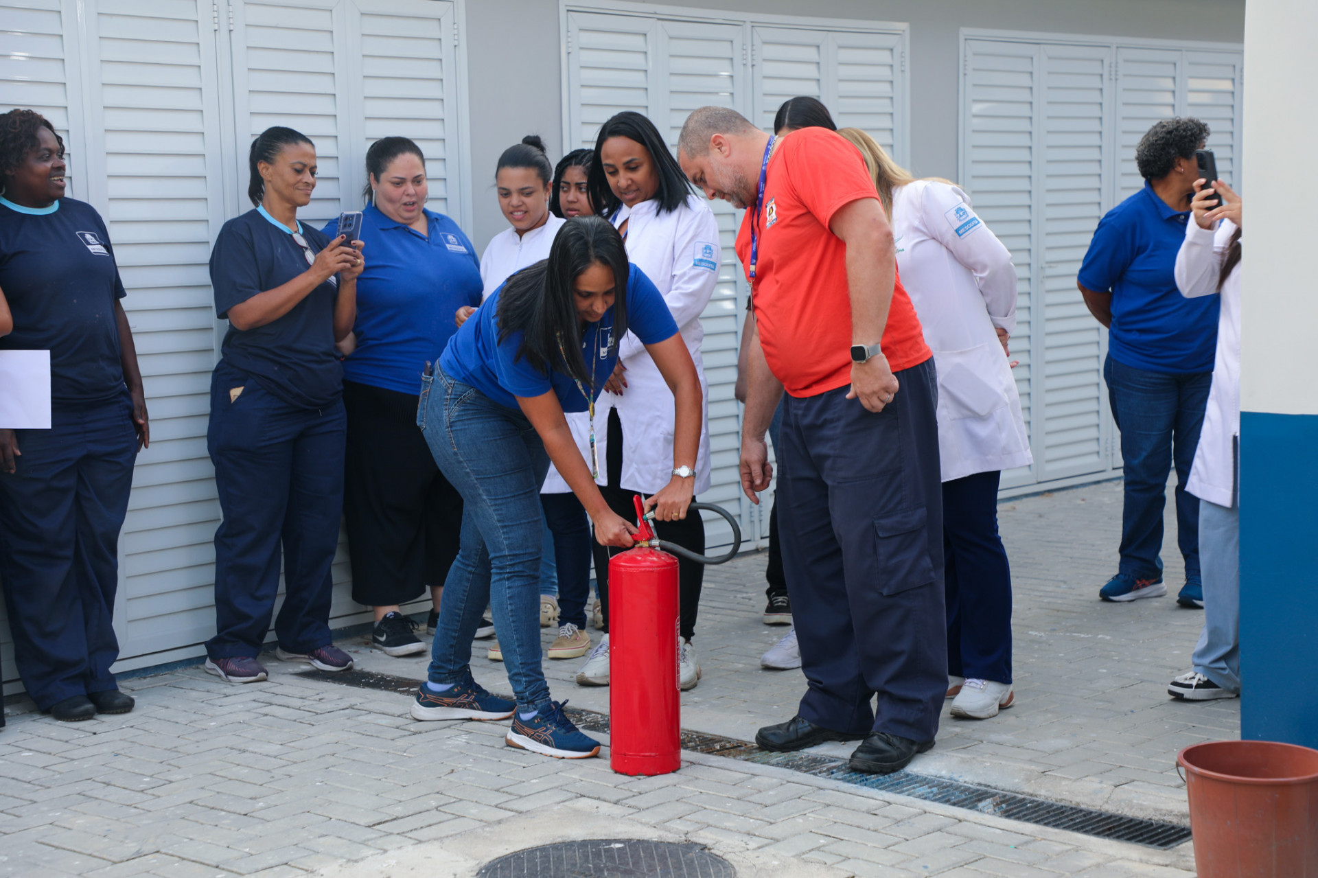 Treinamento de combate a incêndio capacita profissionais da Clínica da Família Jacutinga