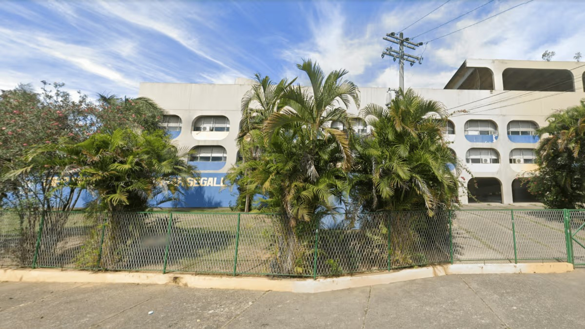 Ciep Lasar Segall fica no bairro Areia Branca, em Belford Roxo
 - Reprodução / Google Street View