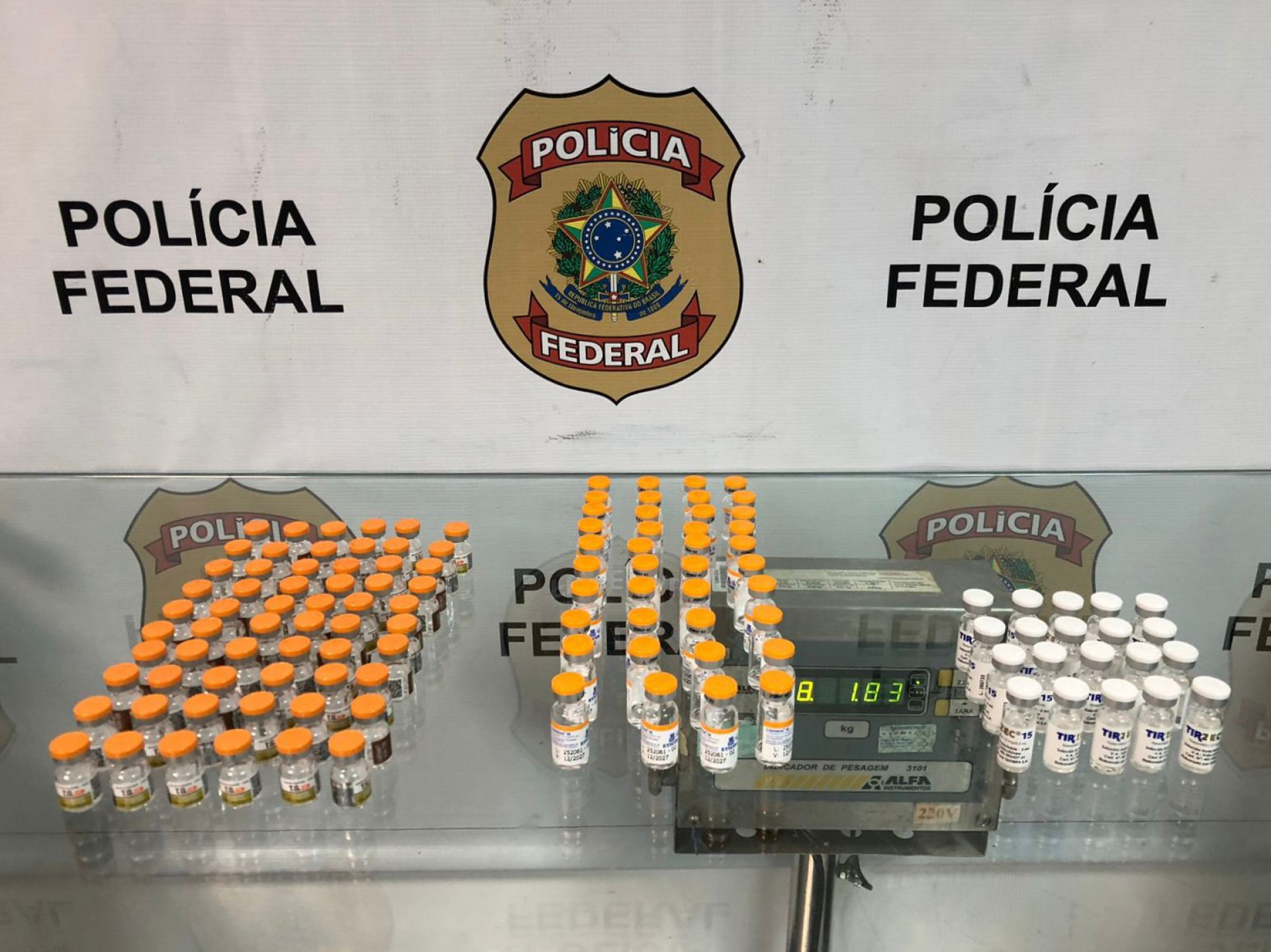 PF prende dois homens em menos de 24h com carga ilegal de remédios para emagrecer no Galeão - Divulgação / Polícia Federal