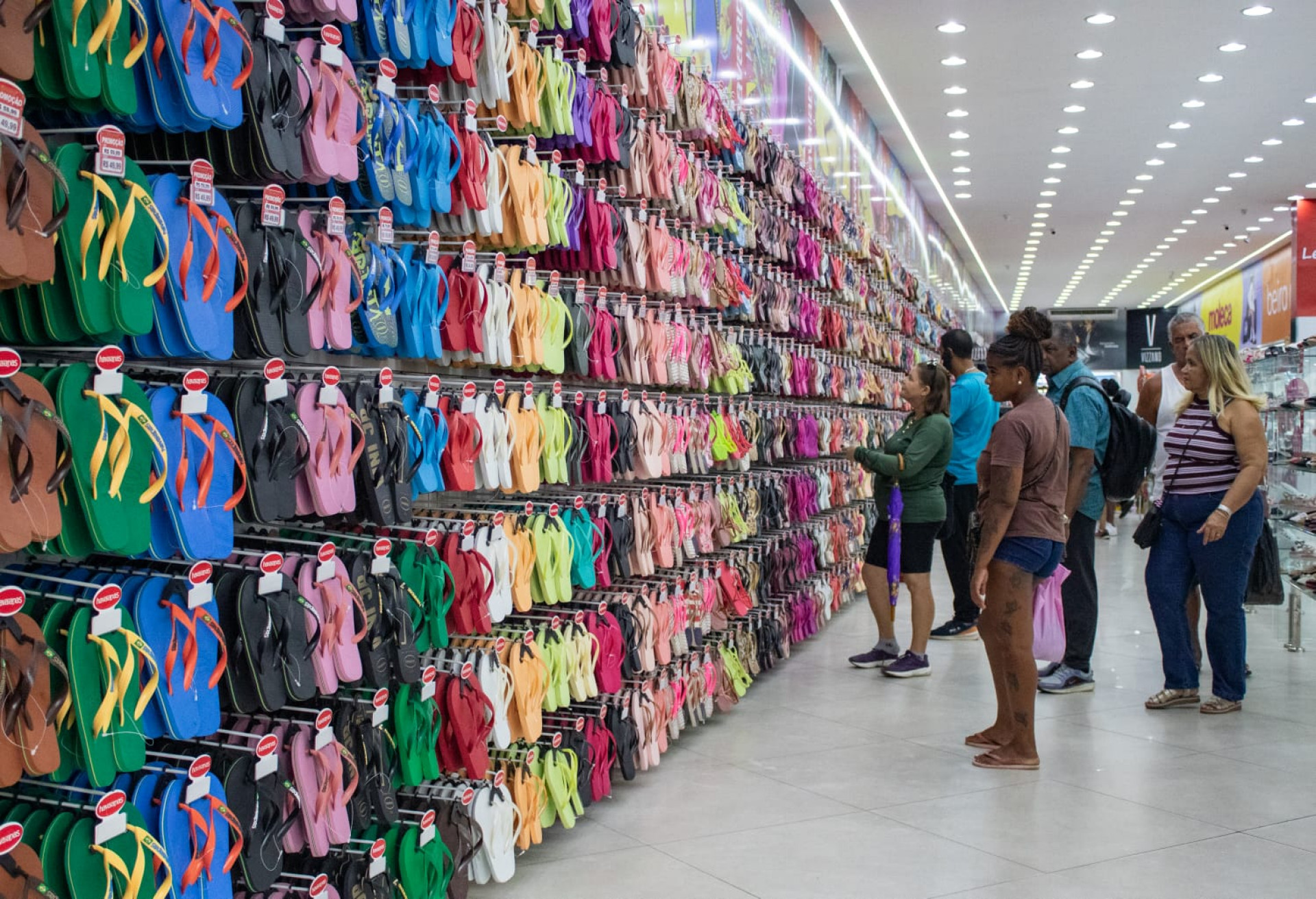 Na corrida pelo presente de Dia das Mães, consumidores aproveitam promoções na Saara - Érica Martin / Agência O Dia