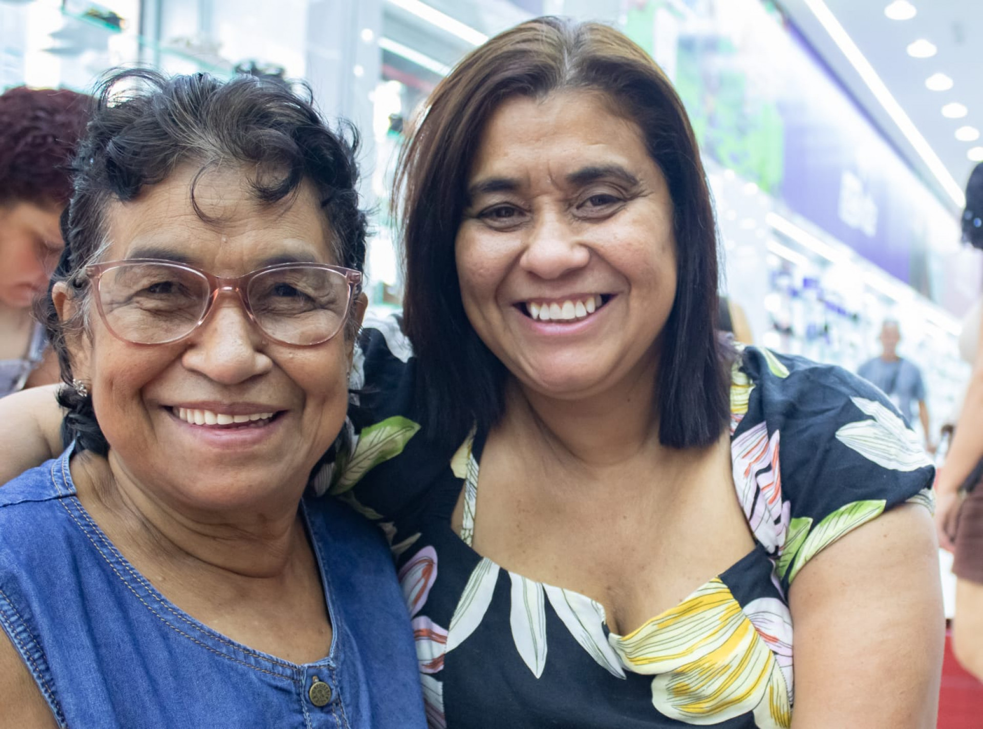 Mãe e filha, Antônia de Lima e Kátia Regina foram às compras juntas - Érica Martin / Agência O Dia