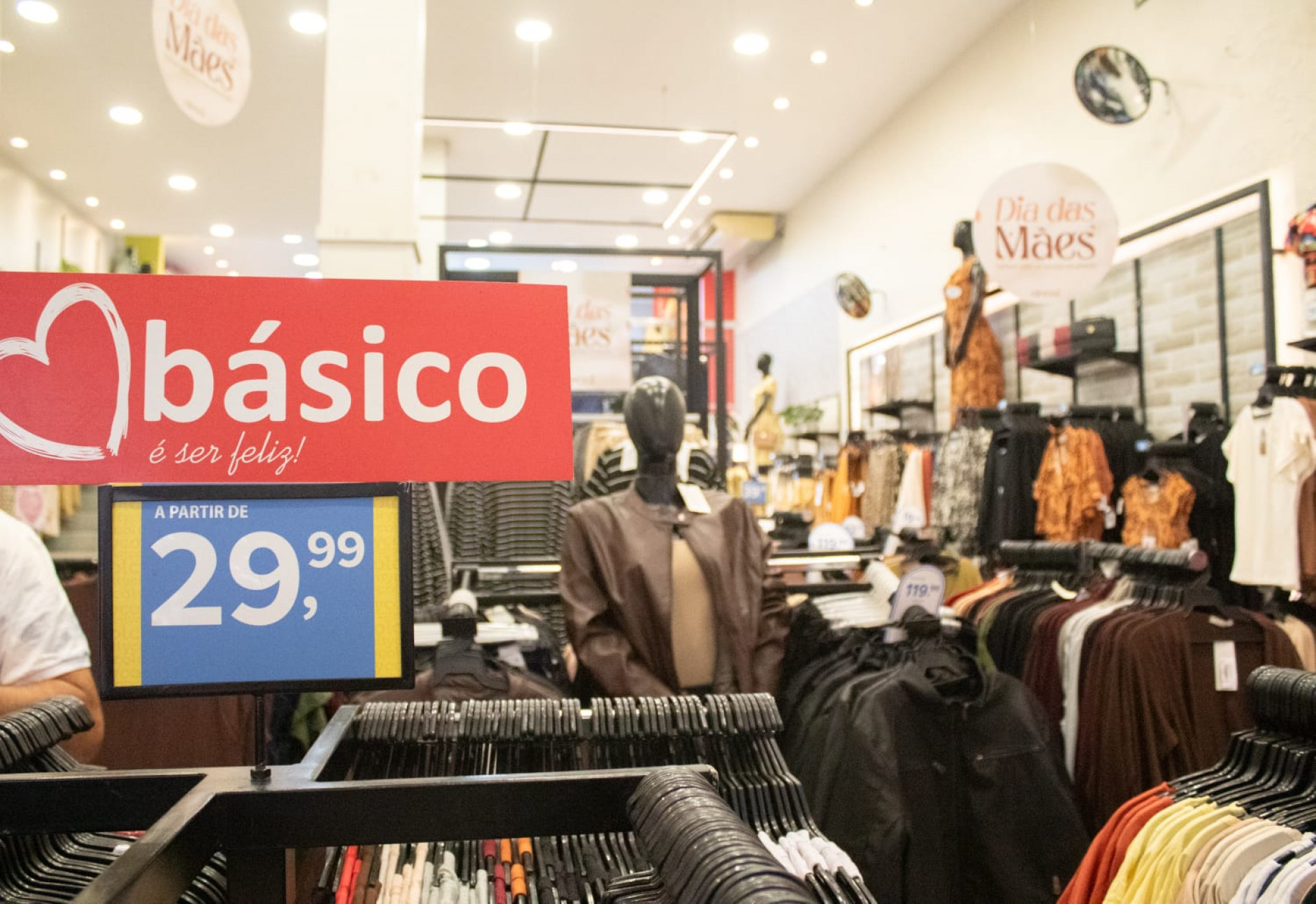 Na corrida pelo presente de Dia das Mães, consumidores aproveitam promoções na Saara - Érica Martin / Agência O Dia