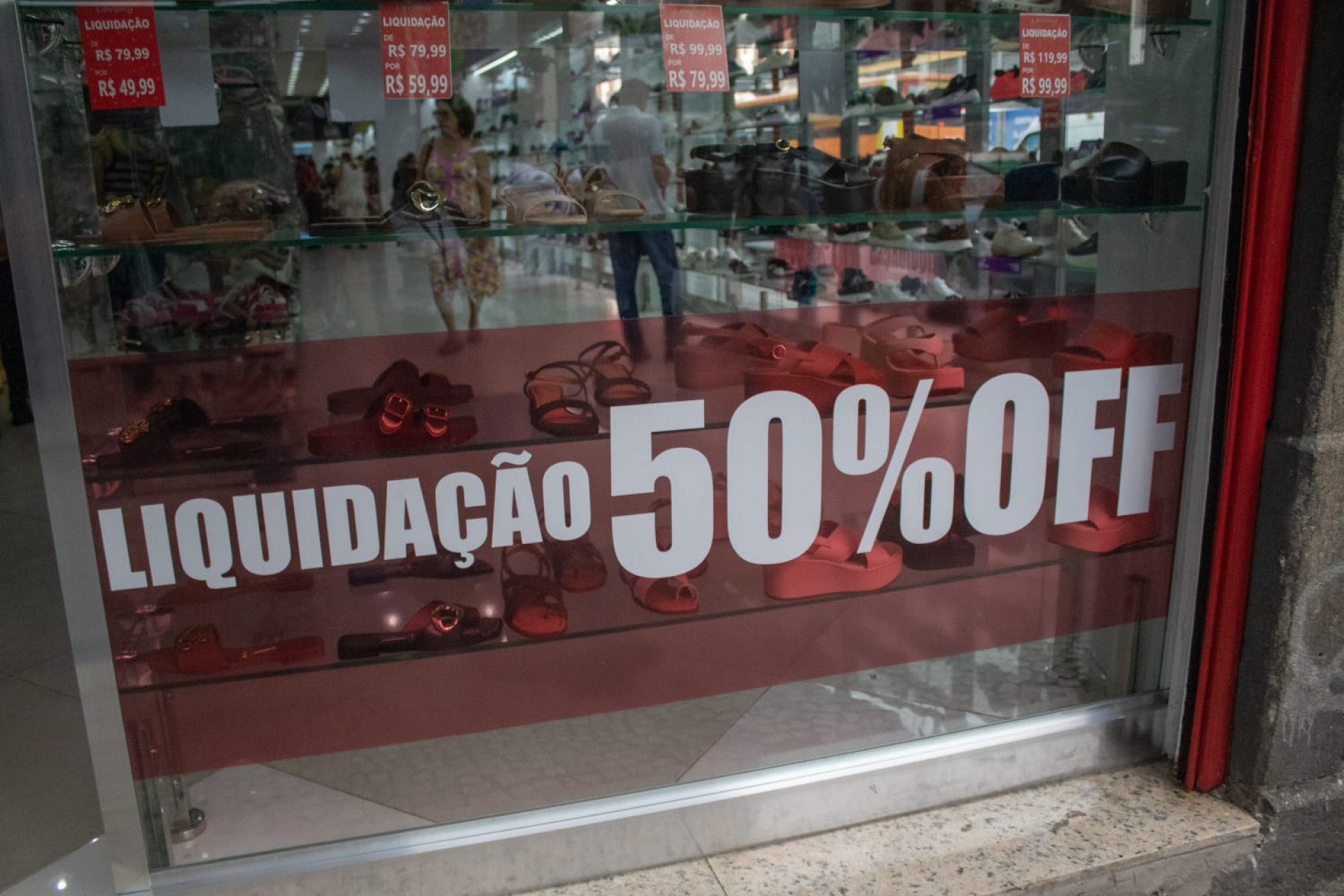 Na corrida pelo presente de Dia das Mães, consumidores aproveitam promoções na Saara - Érica Martin / Agência O Dia