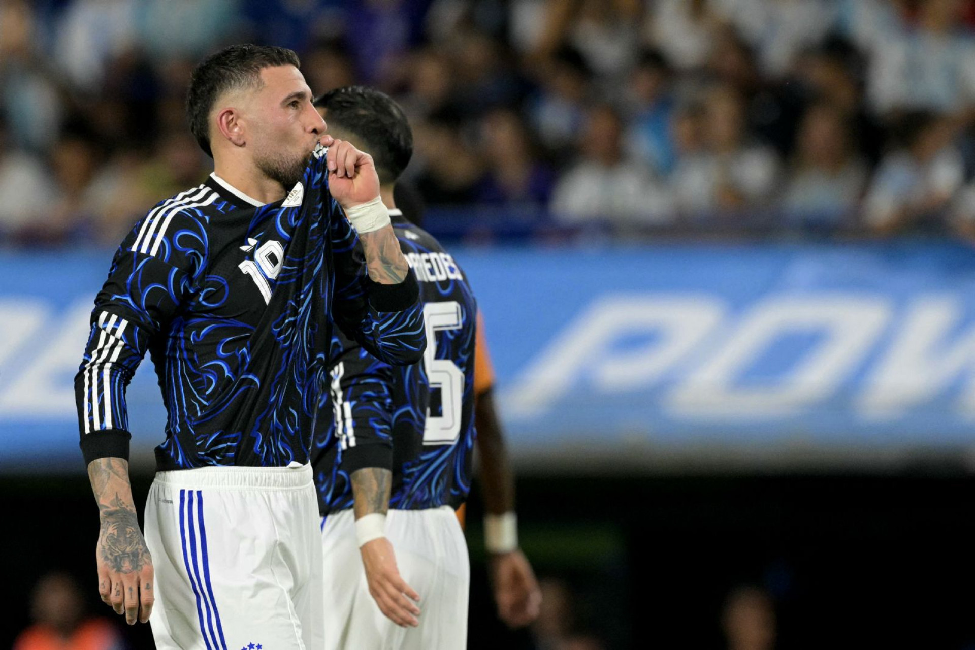 Fifa concede anistia, e Otamendi está liberado para a estreia da Argentina na Copa