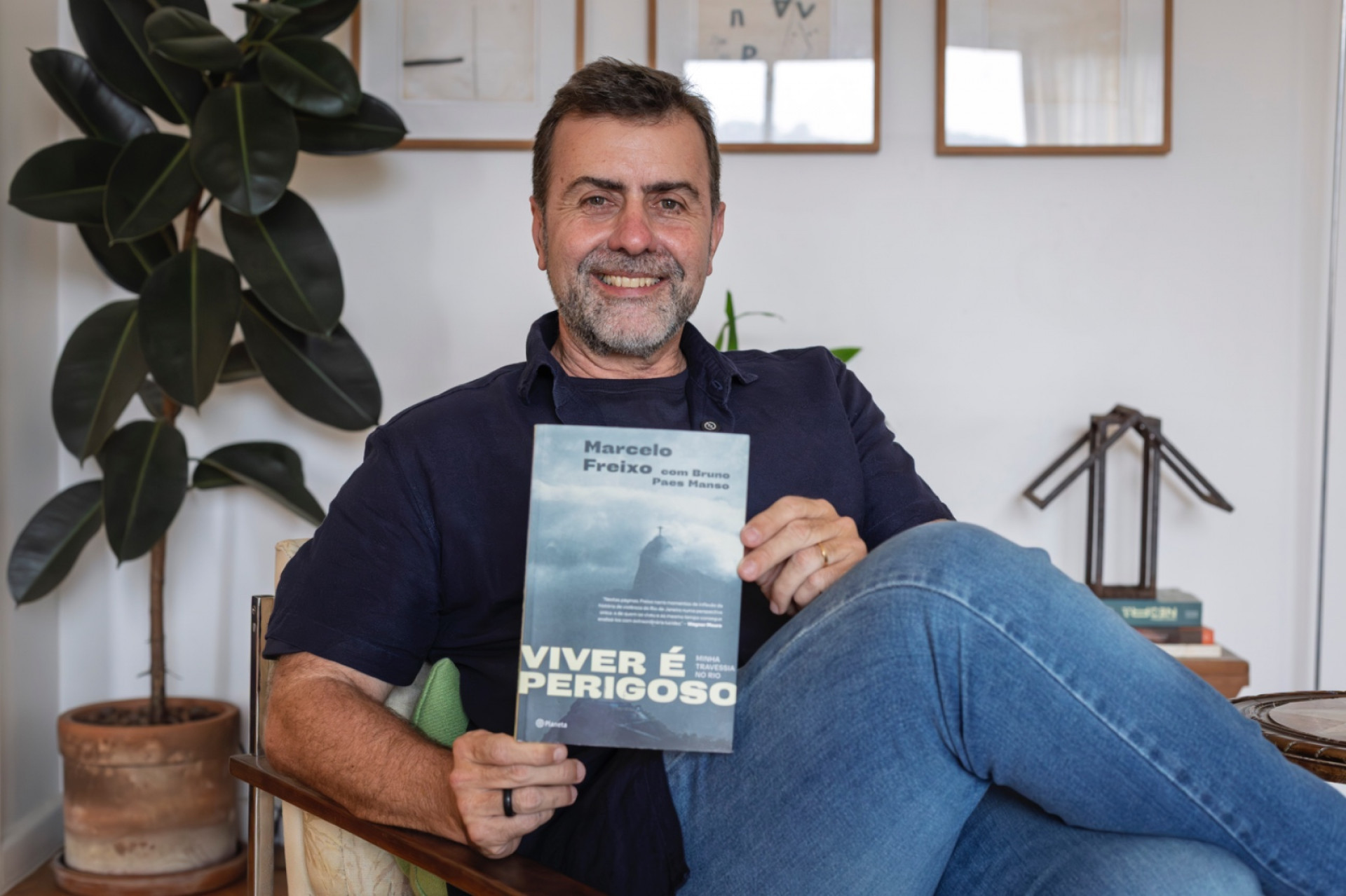 O livro expõe os bastidores das investigações que confrontaram autoridades e grupos paramilitares. - Reprodução/ Marcio Menasce