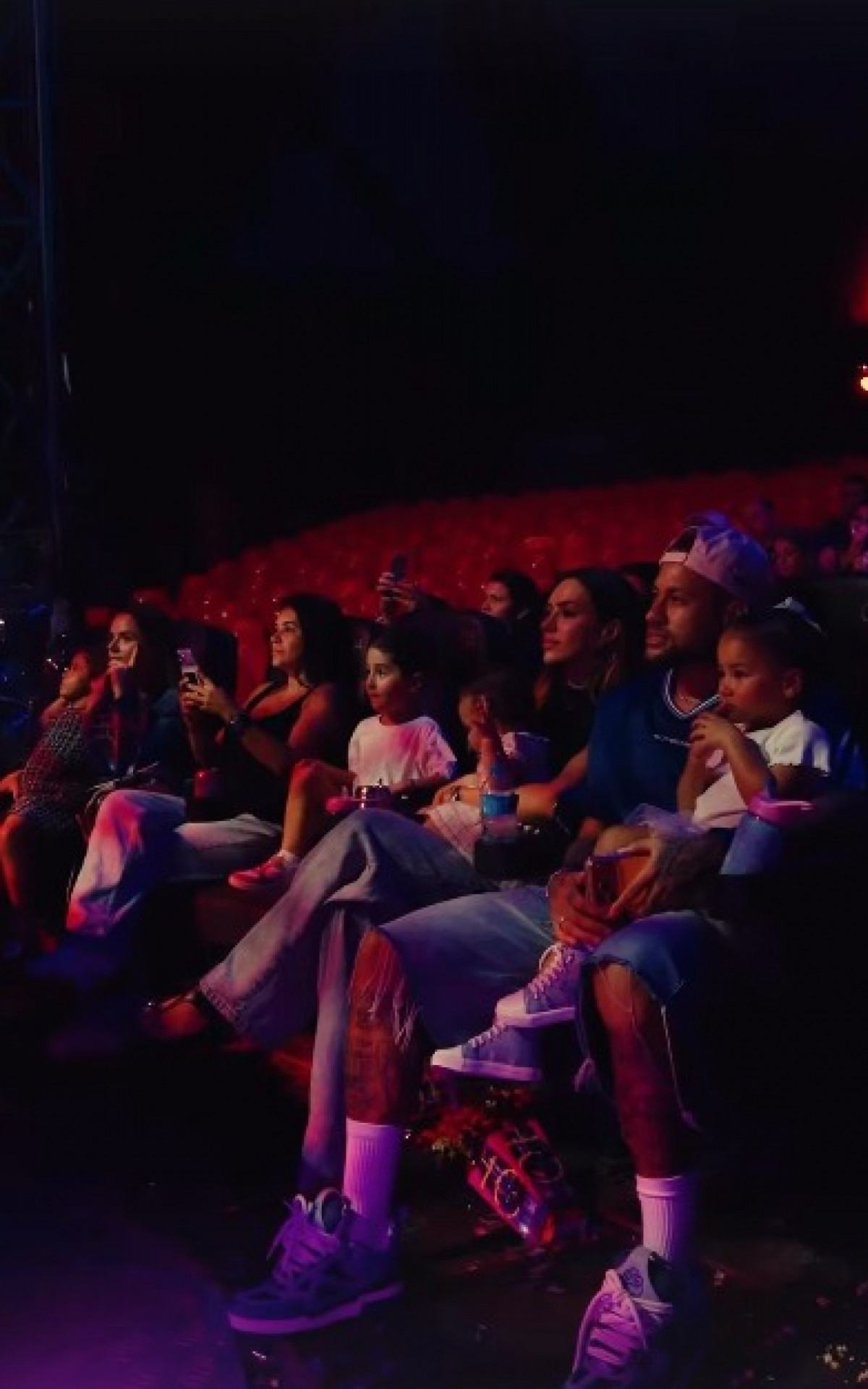 Neymar no circo com a família
