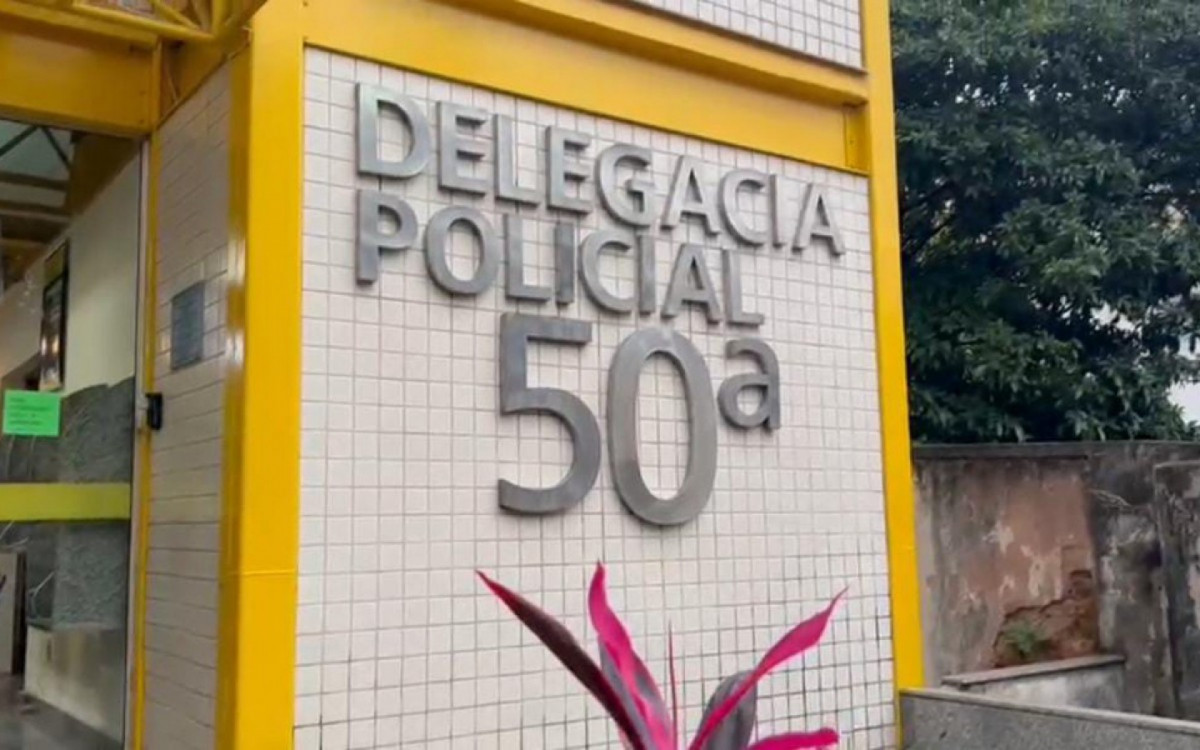 Influenciadora e ex-marido são presos por estupro dos próprios filhos