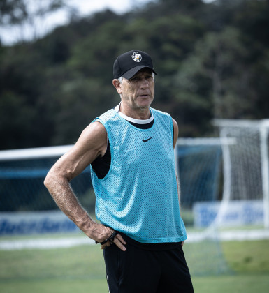 Vasco x Athletico-PR: onde assistir, escalações e arbitragem