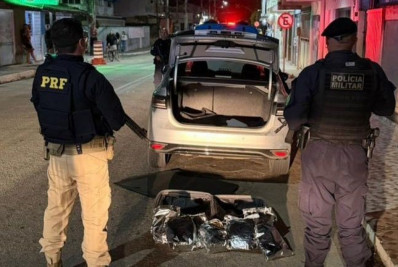 PRF e PM prendem dois por tráfico de drogas em perseguição policial