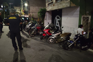 Operação Choque de Ordem apreende veículos em Angra dos Reis