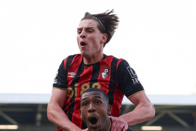 Ex-Vasco, Rayan decide para o Bournemouth, enquanto Manchester United empata fora de casa